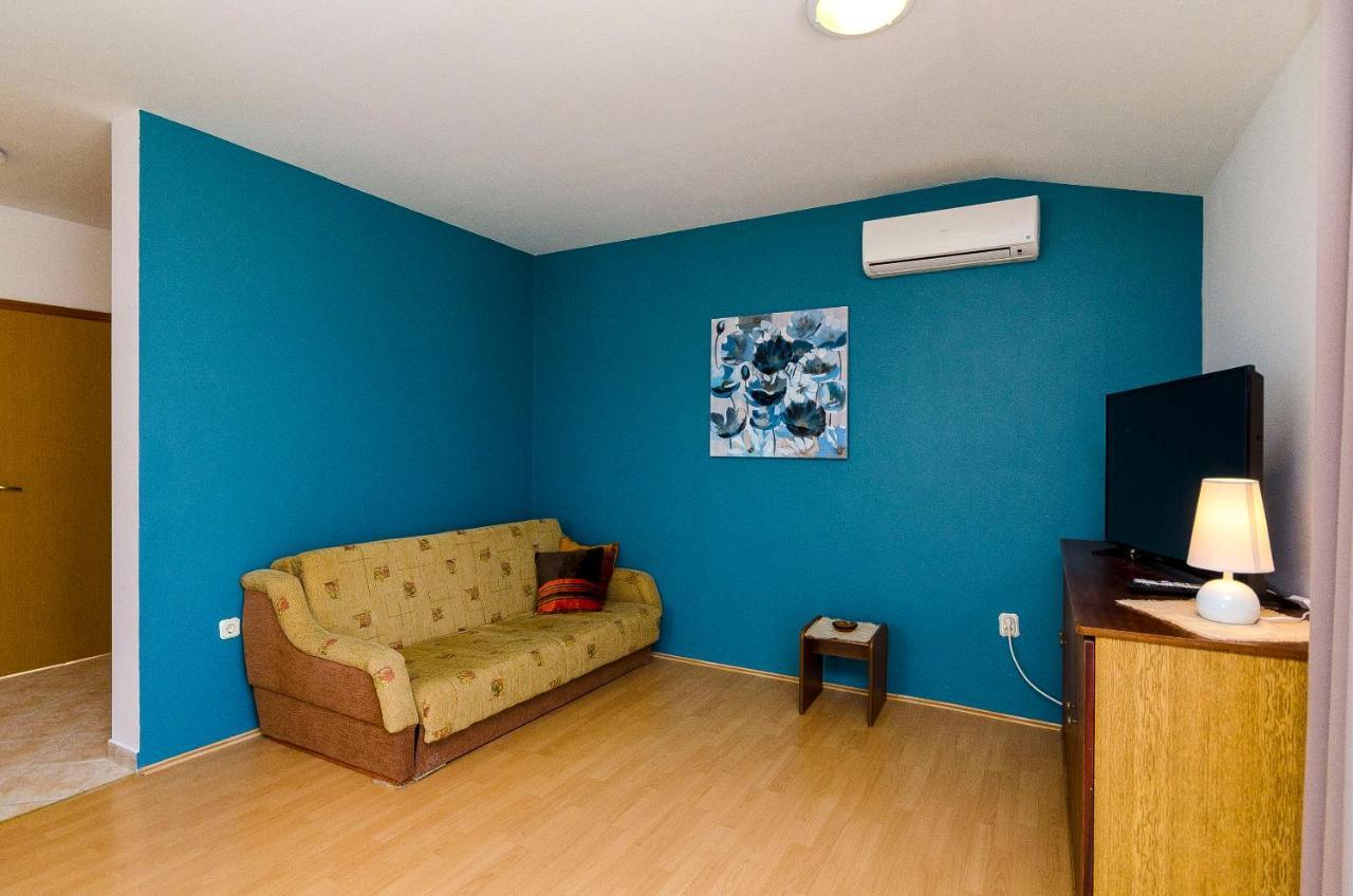 Apartments Milka 斯拉汀 外观 照片